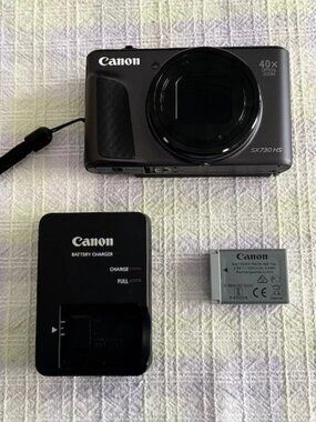 Canon PowerShot SX730 HS 20.3MP Digital Camera – Original Owner + 2 Camera Cases